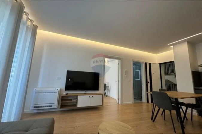 Jepet me qera 1+1 , 63 m² 700 € (Fiori Di Bosco)