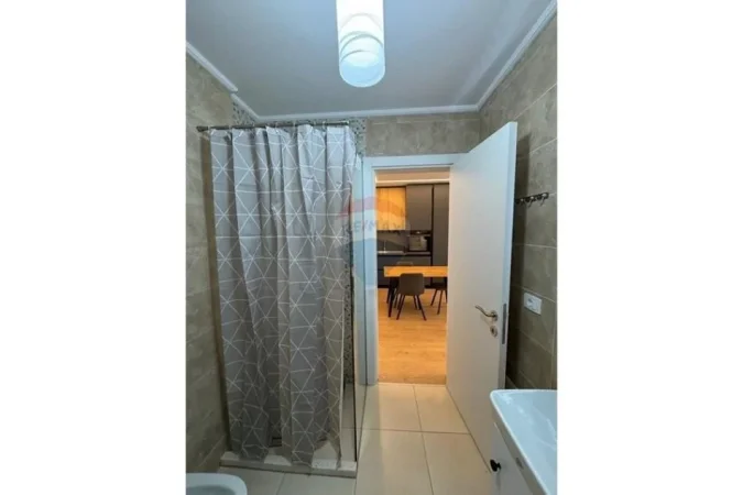 Jepet me qera 1+1 , 63 m² 700 € (Fiori Di Bosco)