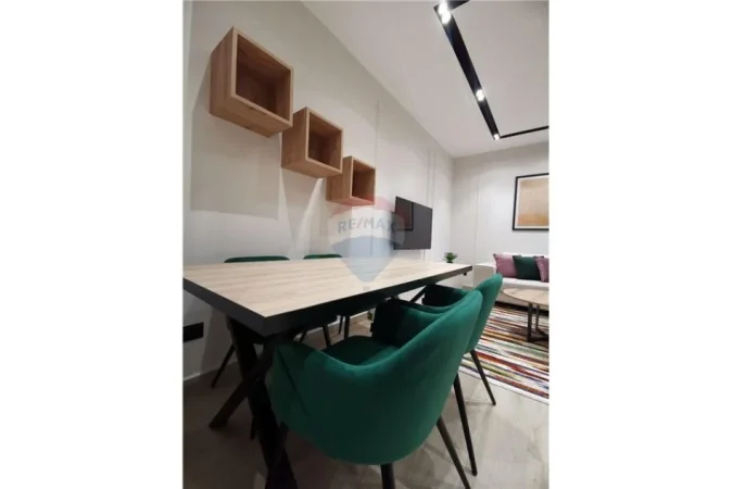 Tirane, jepet me qera apartament 1+1 , 75 m² 900 € 