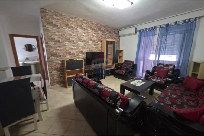 Tirane, jepet me qera 1+1+Ballkon , 68 m² 500 € (Rrugën Bill Klinton)