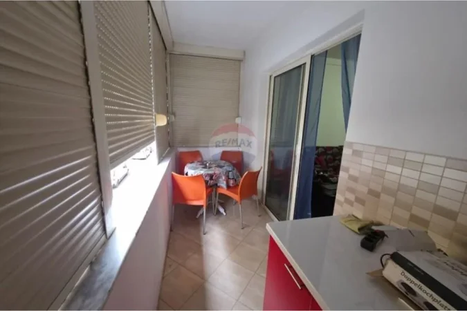 Tirane, jepet me qera 1+1+Ballkon , 68 m² 500 € (Rrugën Bill Klinton)
