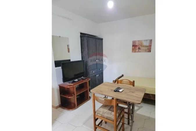 Tirane, jepet me qera garsonier , 33 m² 301 € (Sheshi Shtraus, Tiranë)
