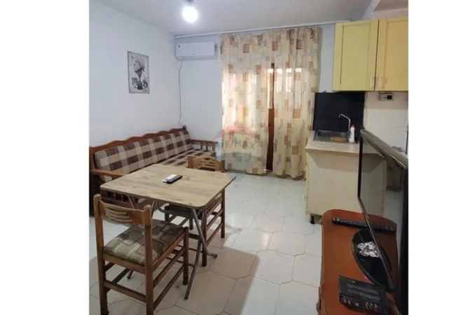 Tirane, jepet me qera garsonier , 33 m² 301 € (Sheshi Shtraus, Tiranë)