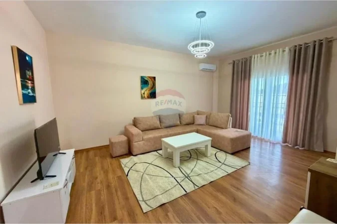Tirane, jepet me qera shtepi , 131 m² 550 € (Fresku)