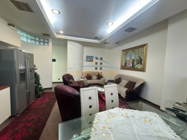 Tirane, jepet me qera apartament Kati 7, 125 m² 700 €