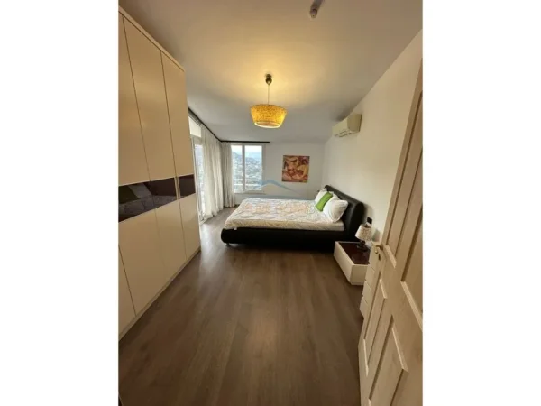 Tirane, shitet apartament duplex Kati 3, 111 m² 260.000 €