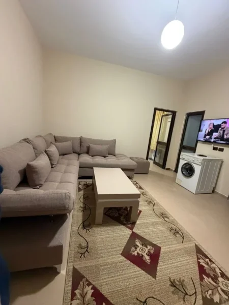 Tirane, jap me qera shtepi 1+1 Kati 0, 50 m² 400 € (Rruga Mantho Nakuci)