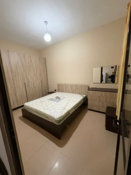 Tirane, jap me qera shtepi 1+1 Kati 0, 50 m² 400 € (Rruga Mantho Nakuci)