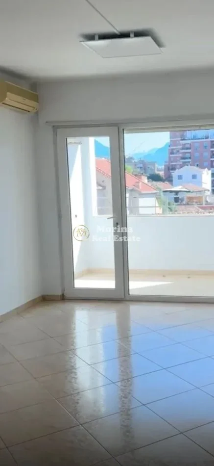 Tirane, jepet me qera ambjent biznesi Kati 2, 128 m² 500 € (Selvia)