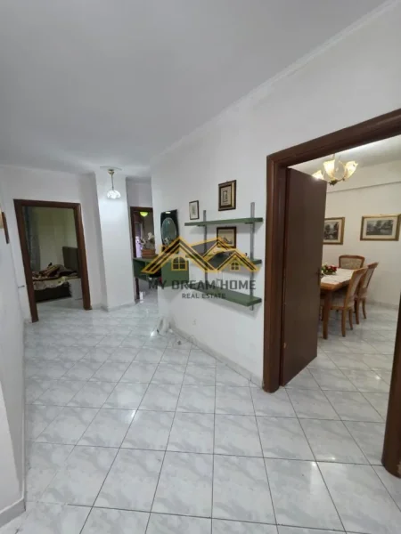 Durres, jepet me qera apartament 3+1+Ballkon , 150 m² 700 € (VOLLGA)