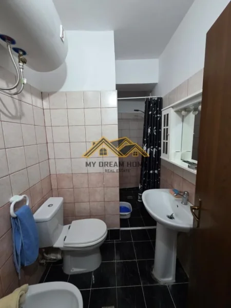 Durres, jepet me qera apartament 3+1+Ballkon , 150 m² 700 € (VOLLGA)