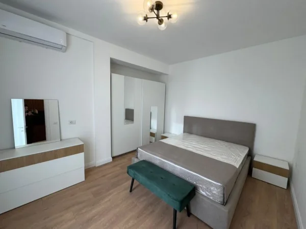 Tirane, jepet me qera apartament 3+1 Kati 5, 1.300 € 