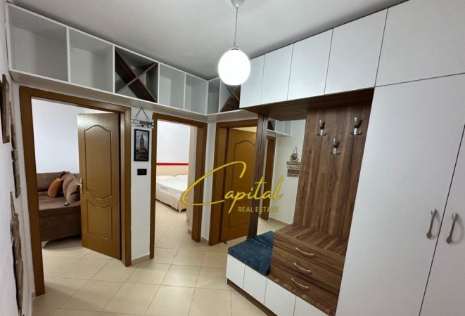 Tirane, jepet me qera apartament 2+1 Kati 2, 70 m² 500 € (XHAMLLIKU)
