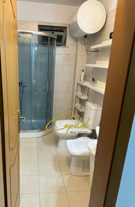 Tirane, jepet me qera apartament 2+1 Kati 2, 70 m² 500 € (XHAMLLIKU)