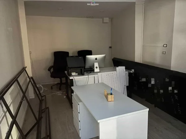 Tirane, jepet me qera dyqan Kati 0, 25 m² 720 € (Komuna e parisit)