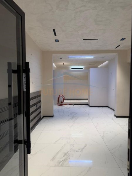 Tirane, jepet me qera ambjent biznesi Kati 0, 85 m² 1.150 € (Rruga e Kosovarve)