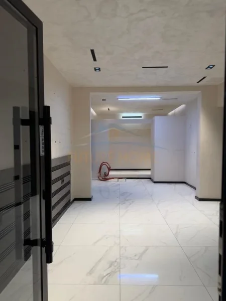 Tirane, jepet me qera ambjent biznesi Kati 0, 85 m² 1.150 € (Rruga e Kosovarve)
