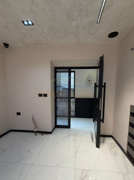 Tirane, jepet me qera ambjent biznesi Kati 0, 85 m² 1.150 € (Rruga e Kosovarve)