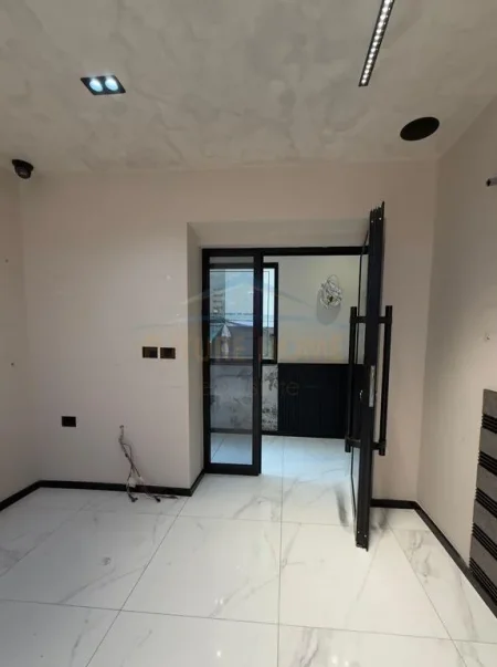 Tirane, jepet me qera ambjent biznesi Kati 0, 85 m² 1.150 € (Rruga e Kosovarve)