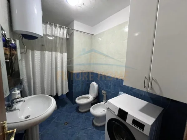 Tirane, jepet me qera apartament 2+1+Ballkon Kati 10, 111 m² 700 € (Rruga e Kavajës)