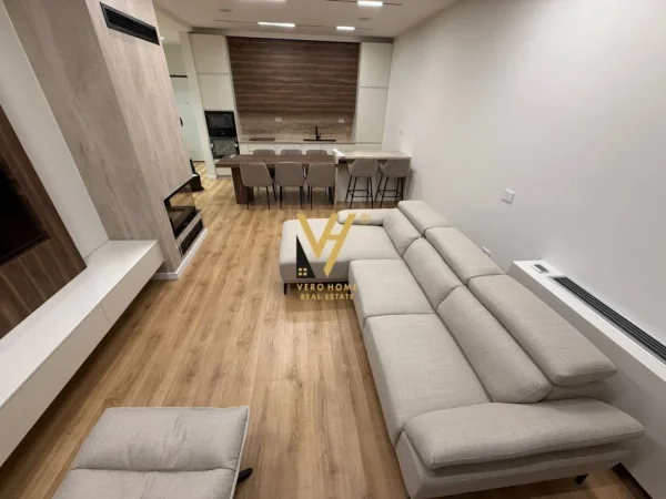 Tirane, jepet me qera apartament 2+1+Ballkon Kati 1, 195 m² 2.100 € (GREEN VALLEY, LIQENI I THATE)