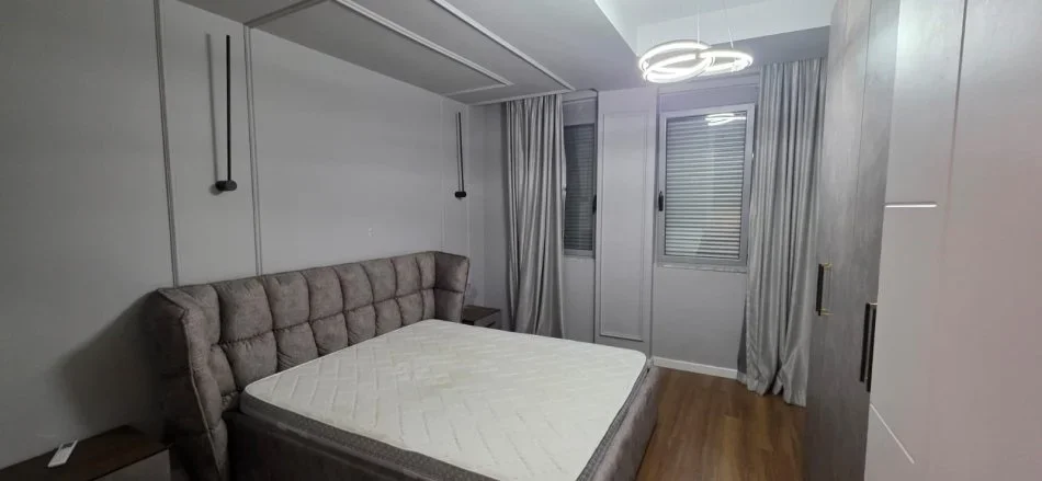 Tirane, jepet me qera apartament 2+1 Kati 8, 110 m² 800 € (Perball Delijorgjit)