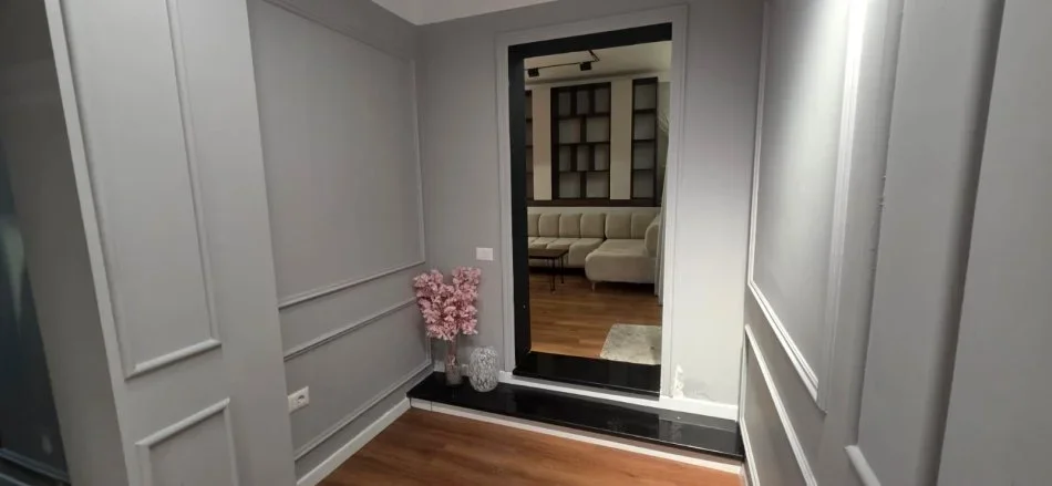 Tirane, jepet me qera apartament 2+1 Kati 8, 110 m² 800 € (Perball Delijorgjit)