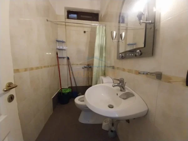 Tirane, jepet me qera apartament 3+1+Aneks+Ballkon Kati 6, 110 m² 700 € (Rruga Haxhi Dalliu prane Bulevardit te Ri)