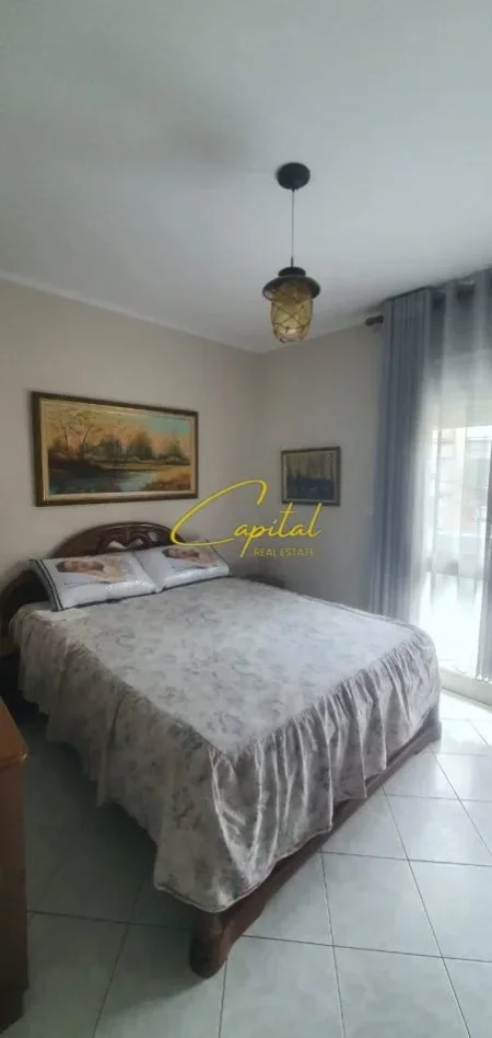 Tirane, jepet me qera apartament 2+1 Kati 3, 100 m² 600 € (BRRYLI)