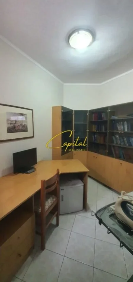 Tirane, jepet me qera apartament 2+1 Kati 3, 100 m² 600 € (BRRYLI)