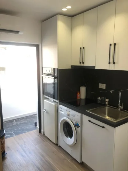 Tirane, shes apartament 1+1 Kati 2, 92 m² 240.000 € (Pazari i ri)