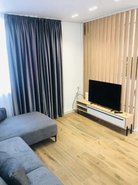 Tirane, shes apartament 1+1 Kati 2, 92 m² 240.000 € (Pazari i ri)