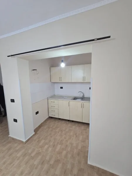 Tirane, shitet apartament 2+1+Ballkon Kati 3, 79 m² 132.000 € (Tek Medreseja)