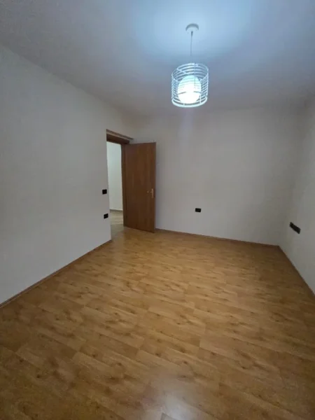 Tirane, shitet apartament 2+1+Ballkon Kati 3, 79 m² 132.000 € (Tek Medreseja)