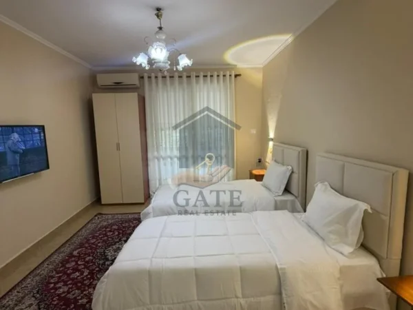 Durres, jepet me qera apartament 2+1 Kati 2, 90 m² 500 € (Gjykata)