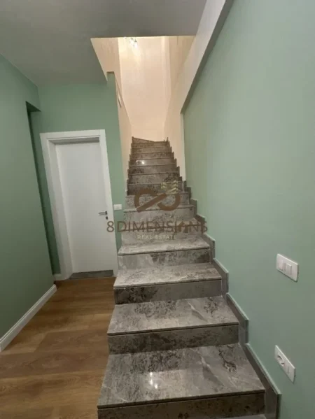 Tirane, jepet me qera apartament duplex 2+1 Kati 5, 140 m² 1.500 € (liqeni i thate)