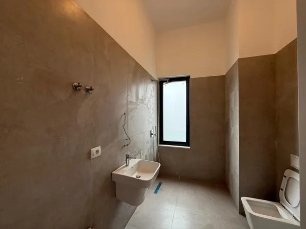 Tirane, shitet apartament 3+1+Ballkon Kati 13, 134 m² 420.000 € (Rruga e Barrikadave)