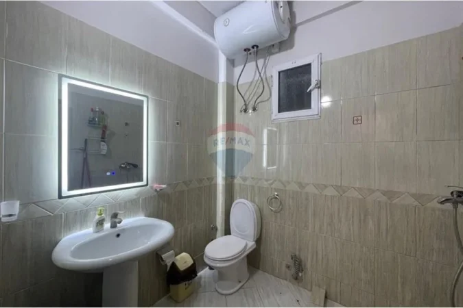 Tirane, jap me qera apartament 1+1 , 56 m² 470 € (Tek inxhinjeria e ndertimit rruga mic sokoli)