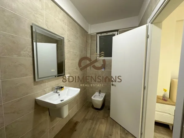 Tirane, jepet me qera apartament 2+1 Kati 2, 110 m² 850 € (liqeni i thate)