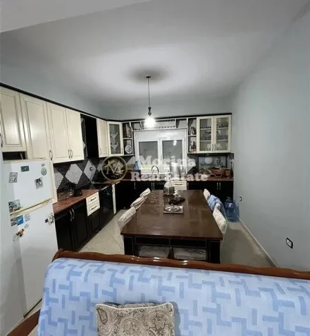 Tirane, jepet me qera Vile 3+1 Kati 2, 500 m² 500 € (Vore)