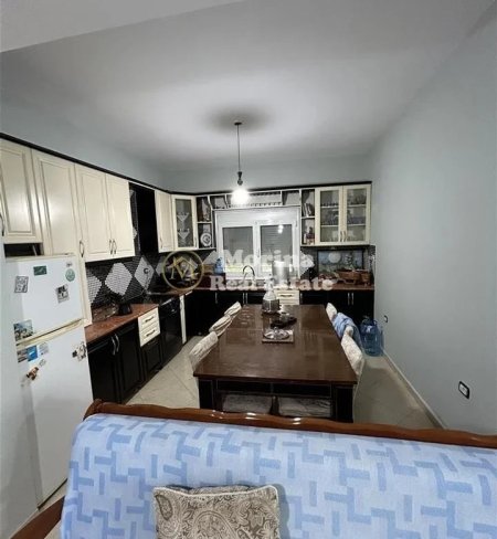 Tirane, jepet me qera Vile 3+1 Kati 2, 500 m² 500 € (Vore)