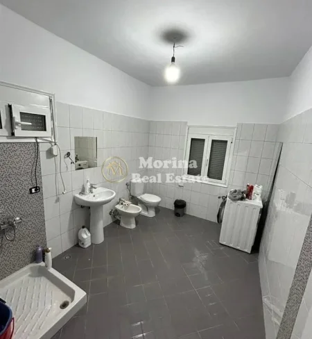 Tirane, jepet me qera Vile 3+1 Kati 2, 500 m² 500 € (Vore)