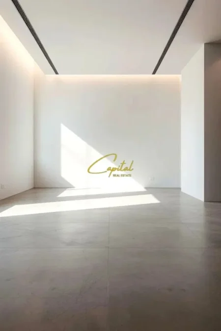 Tirane, jepet me qera dyqan Kati 0, 45 m² 300 € (KOMBINAT)