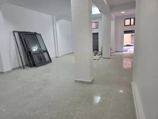 Tirane, jepet me qera ambjent biznesi Kati 1, 117 m² 750 € (21 Dhjetori)