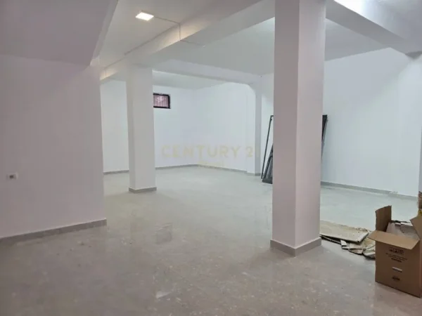 Tirane, jepet me qera ambjent biznesi Kati 1, 117 m² 750 € (21 Dhjetori)