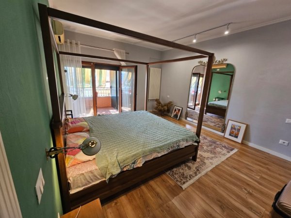 Tirane, jepet me qera apartament Kati 4, 98 m² 470 € (Rr Muhamet Deliu)