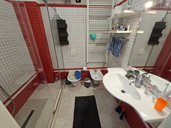 Tirane, jepet me qera apartament Kati 4, 98 m² 470 € (Rr Muhamet Deliu)