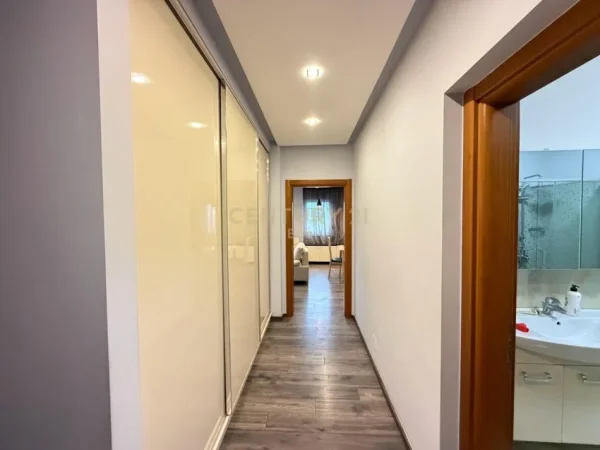 Tirane, jepet me qera apartament 2+1 Kati 6, 120 m² 1.100 € (Air Albania Stadium)