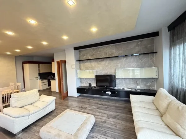 Tirane, jepet me qera apartament 2+1 Kati 6, 120 m² 1.100 € (Air Albania Stadium)