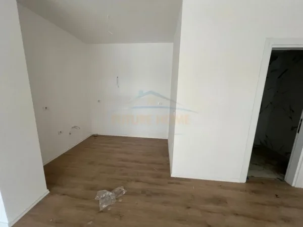 Tirane, jepet me qera apartament 2+1 Kati 2, 100 m² 800 € (DON BOSKO)